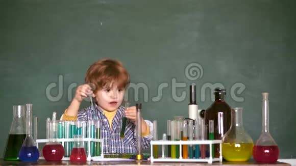 显微镜生物学实验9月1日化学科学孩子们在学校上课初中视频的预览图