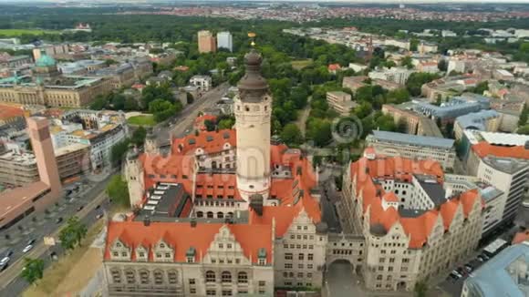 德国欧洲莱比锡古城天际线的空中全景新市政厅视频的预览图