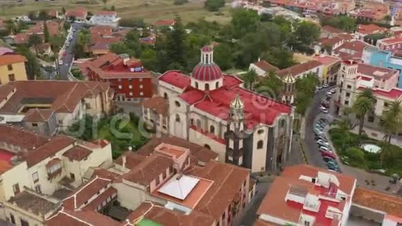 从历史建筑和圣母教堂的高度观看拉奥罗塔瓦特内里费加那利视频的预览图