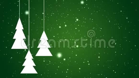 白色抽象的圣诞杉树慢慢地旋转在绿色渐变的雪背景下飘落下来圣诞节冬天或新的视频的预览图