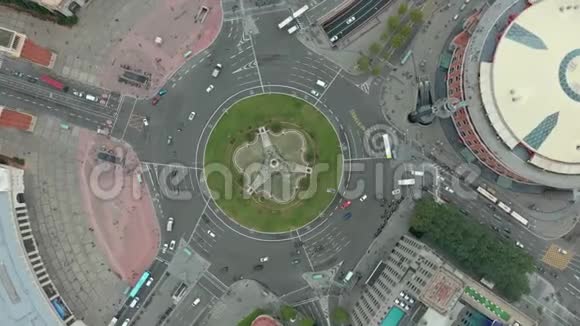 西班牙巴塞罗那Espana广场的空中上升镜头视频的预览图
