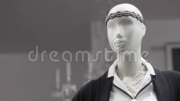 人体模型豪华银饰古董时尚视频的预览图