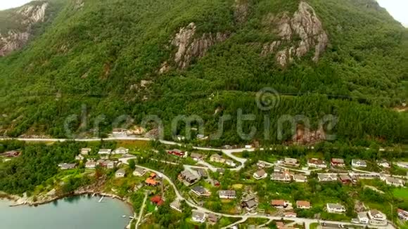 挪威风景挪威渔村美丽的鸟瞰图视频的预览图