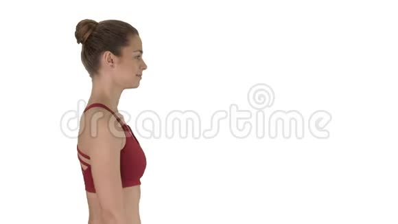 女人瑜伽走在白色的背景上视频的预览图