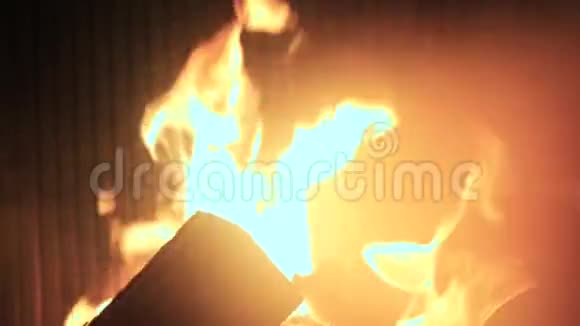 壁炉里的火视频的预览图