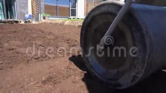 土土压实用大重辊工具万向节运动特写镜头视频的预览图