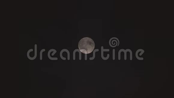 满月一个大月亮在黑天上发光视频的预览图