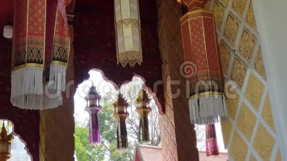 古色古香的兰纳风格的灯笼展示在法拉那哈里芬超寺视频的预览图