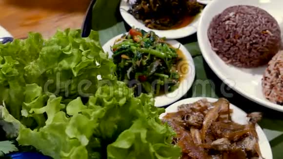 缅甸各种掸族菜肴的选择视频的预览图