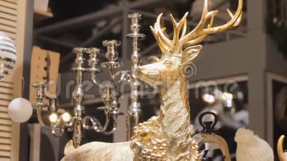 金雕像装饰的大鹿室内噪音设计视频的预览图