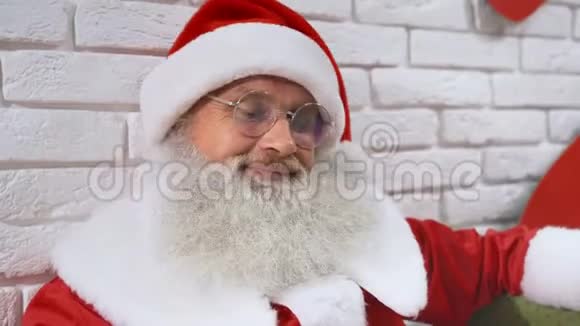 圣诞老人唱圣诞颂歌视频的预览图