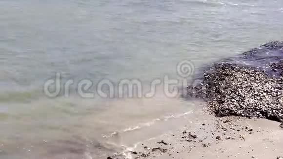 海洋海浪岩自然特写视频的预览图