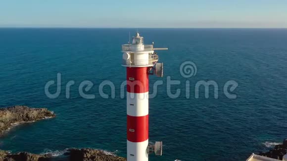 从灯塔法罗德拉斯卡自然保护区和日落山的高度观看加那利群岛的特内里费视频的预览图