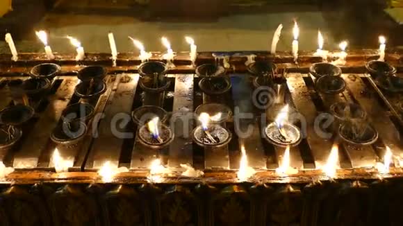 缅甸Shwedagon塔的蜡烛视频的预览图