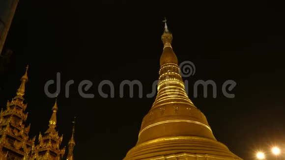 Shwedagon塔一座位于仰光的镀金塔视频的预览图