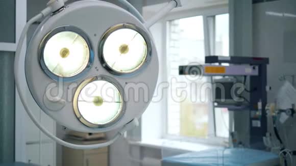 医院病房的手术灯视频的预览图