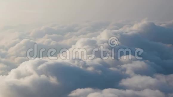 在云间飞翔视频的预览图