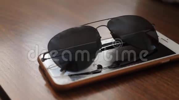 眼镜iphone桌创意学习视频的预览图
