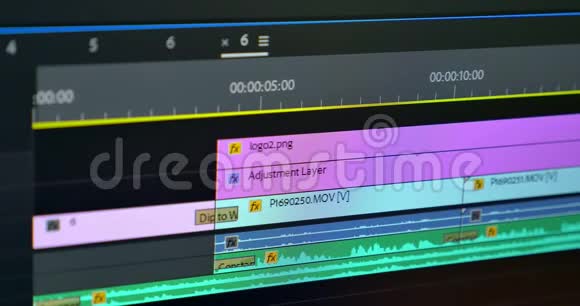 电脑显示器上的视频编辑后期制作视频的预览图