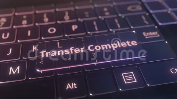 未来派电脑键盘和透明传送全板概念三维动画视频的预览图