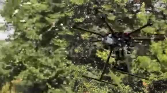 四架直升机无线电控制六翼飞行器飞行视频的预览图