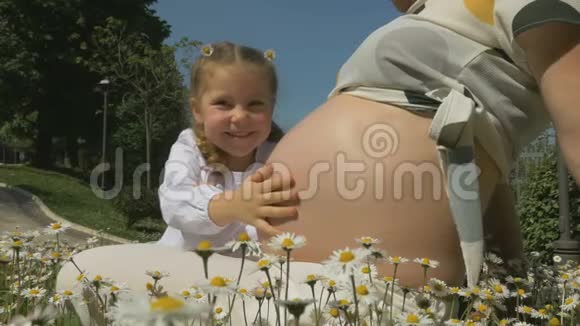 孕妇的情绪状态视频的预览图