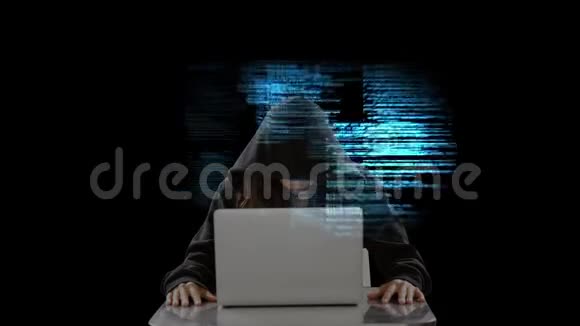 带有笔记本电脑和代码视频的黑客视频的预览图