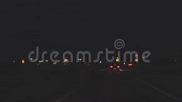 骑在夜路上视频的预览图