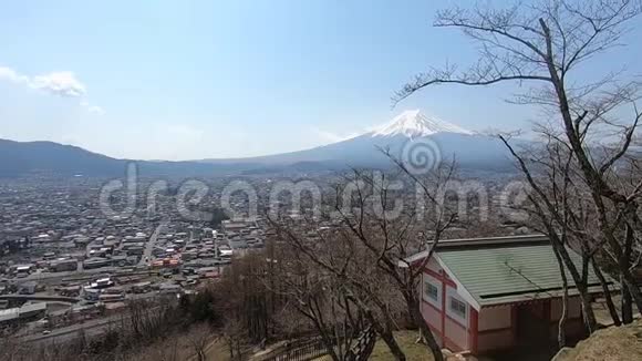 山富士山观景点在川口日本藤吉田的中日大宝塔视频的预览图