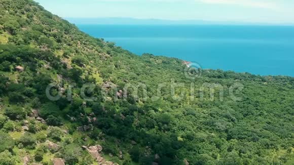 马拉维湖景观有水和山的地平线视频的预览图