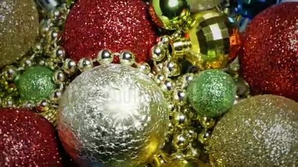 多种颜色的圣诞球旋转视频的预览图