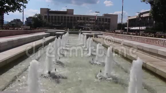 布拉戈夫格勒市2019年夏季喷泉的视频片段美丽的视频和短片视频的预览图