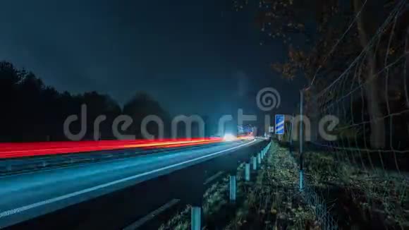 德国高速公路在夜间的时间推移视频的预览图