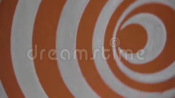 橙色旋转催眠轮关闭催眠精神是进入恍惚或使用催眠脚本的一种方式催眠效应视频的预览图