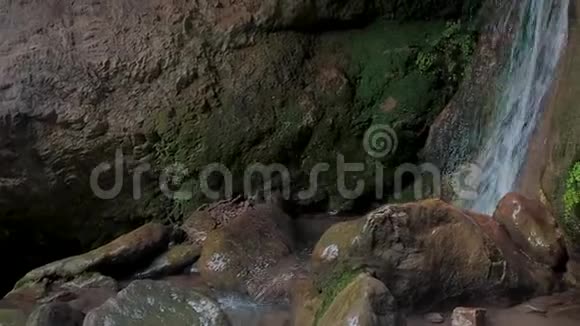 山间小瀑布大自然视频的预览图