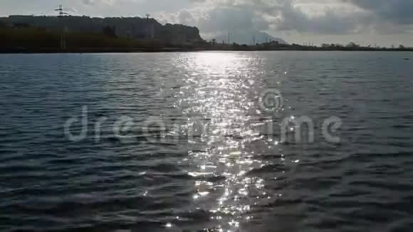 福萨罗湖背光视频的预览图