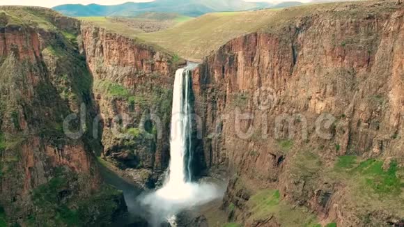 莱索托和高原马列苏内瀑布全景视频的预览图