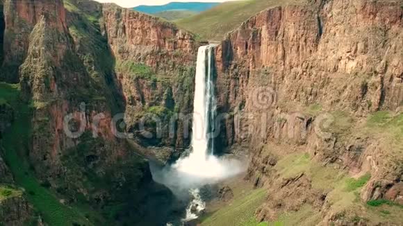 莱索托马拉特苏内瀑布的全景视频的预览图