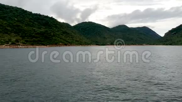 马拉维湖水景背景为青山视频的预览图