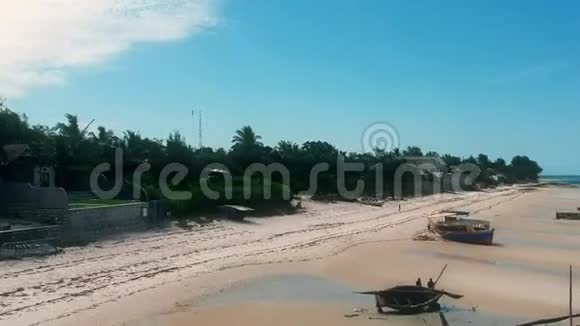 莫桑比克巴扎鲁托的海滩和海景空中全景图视频的预览图