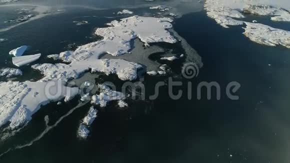 北冰洋史诗山地景观鸟瞰视频的预览图