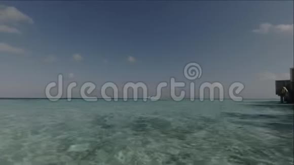 帆船从马尔代夫海洋起飞视频的预览图