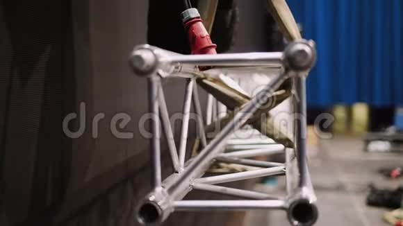 钢桁架在舞台风景营造中的应用视频的预览图