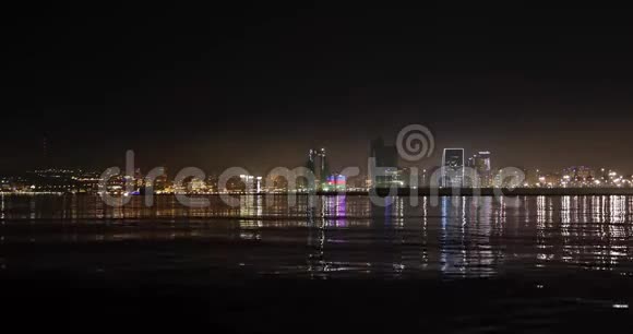 巴库夜间林荫大道4k全景视频的预览图