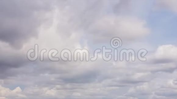 积雨云的时间推移视频的预览图