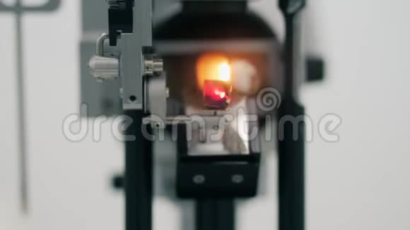 用于眼睛检查的光学机构的闪光视频的预览图