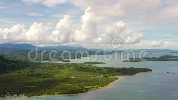 清晨与岛屿相映成趣从上方俯瞰巴拿马群岛菲律宾视频的预览图