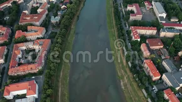 乌日戈罗德横贯喀尔巴阡乌克兰河城市视频的预览图