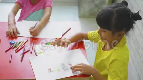 泰国女孩的学习就是写作业视频的预览图