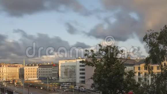 拉托维亚里加中央车站广场一个上午的时间间隔倾斜向下视频的预览图